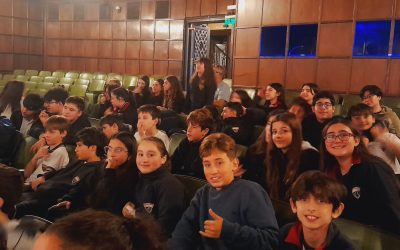 Teatro en inglés “Un verdadero héroe no lo es por el tamaño de sus músculos, sino por el de su corazón” Zeus padre de Hércules